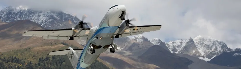 Зліт літака ATR у Местіа, Грузія